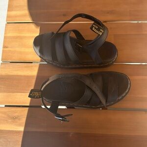 DOC MARTIN sandels size 8